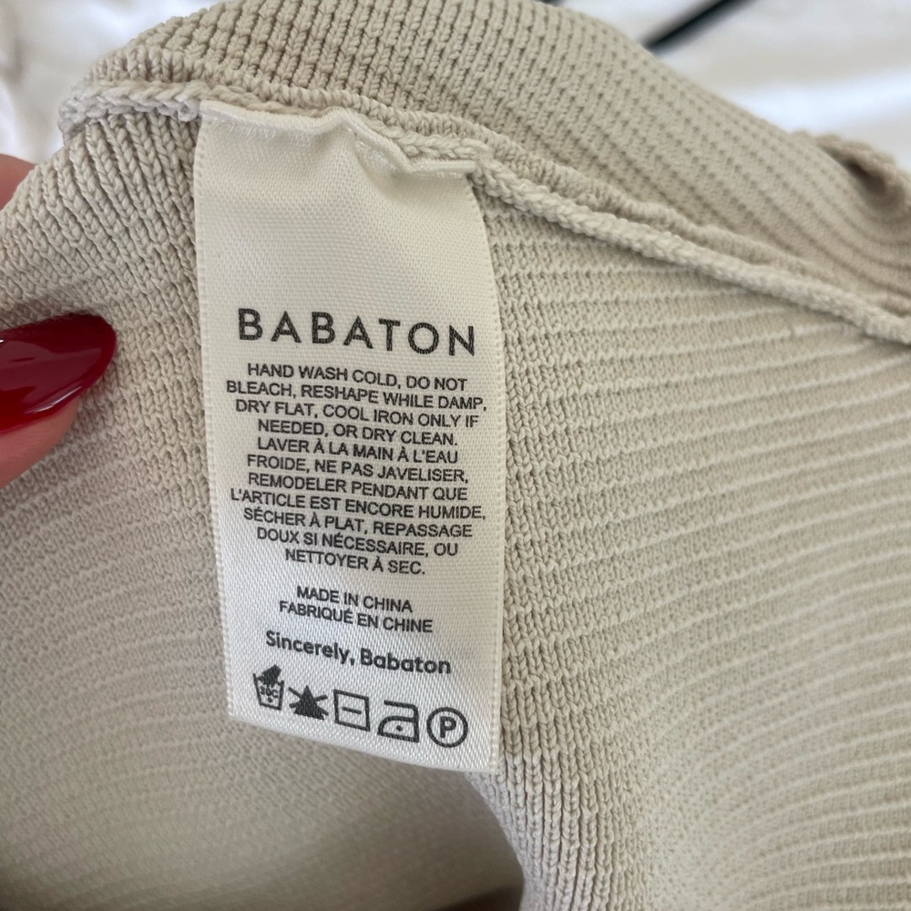 Aritzia | Babaton Ribbed Scoop Crop Tank Tops - Black & Cream (2 pk) - Picture 7 of 9